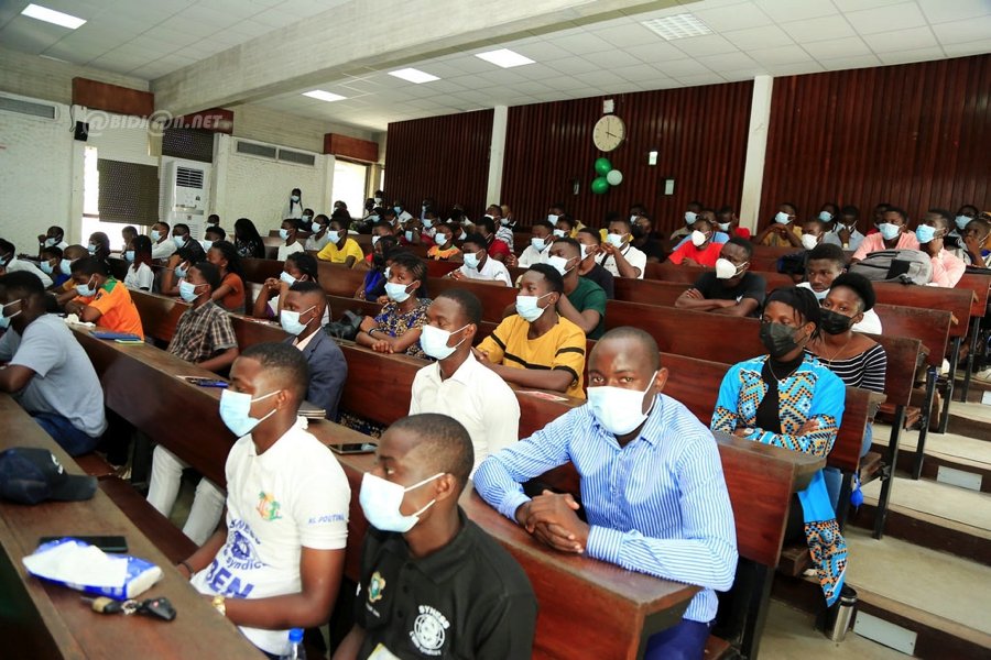 Côte d'Ivoire : suppression de l'année préparatoire médecine-pharmacie-odontostomatologie, communément appelée tronc commun