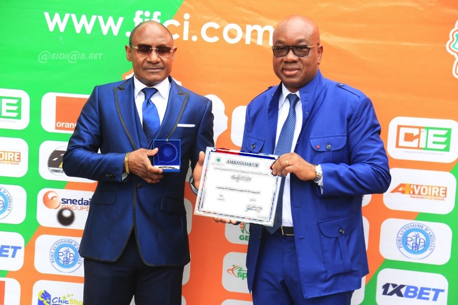 Football : Gadji Céli reçoit les attributs d'Ambassadeur de la part de la Fédération Ivoirienne de Football