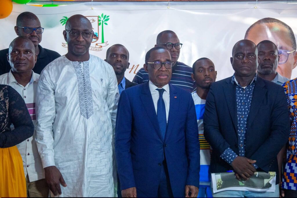 Sud-Comoé : le président Eugène Aka Aouélé échange avec les médias à Grand-Bassam