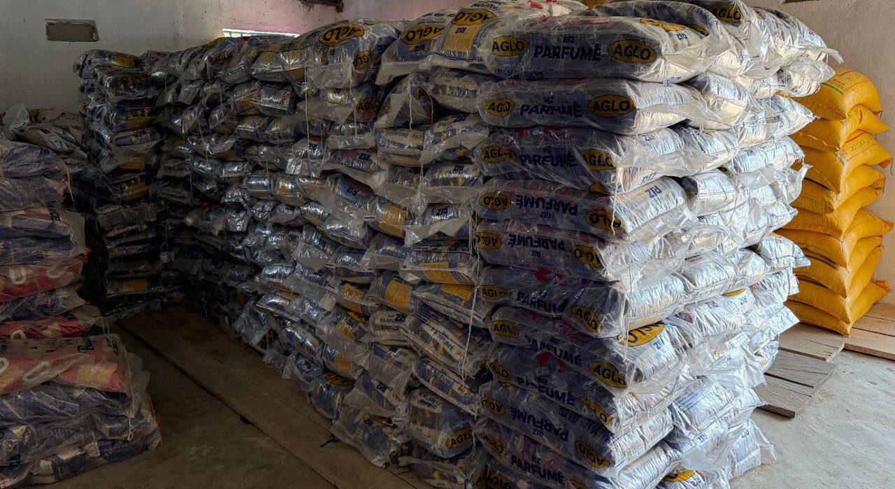 La distribution de vivres aux communautés chrétienne et musulmane se poursuit dans les quartiers