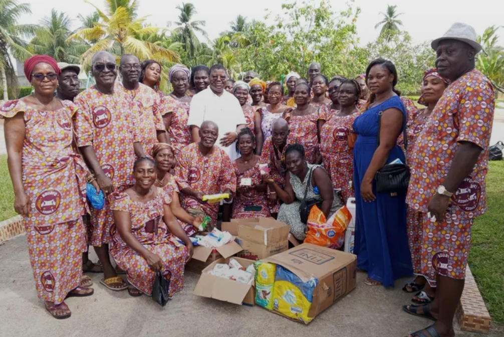 Adiaké : la famille Bouayo Ezohilé officialise sa sortie par des actions sociales