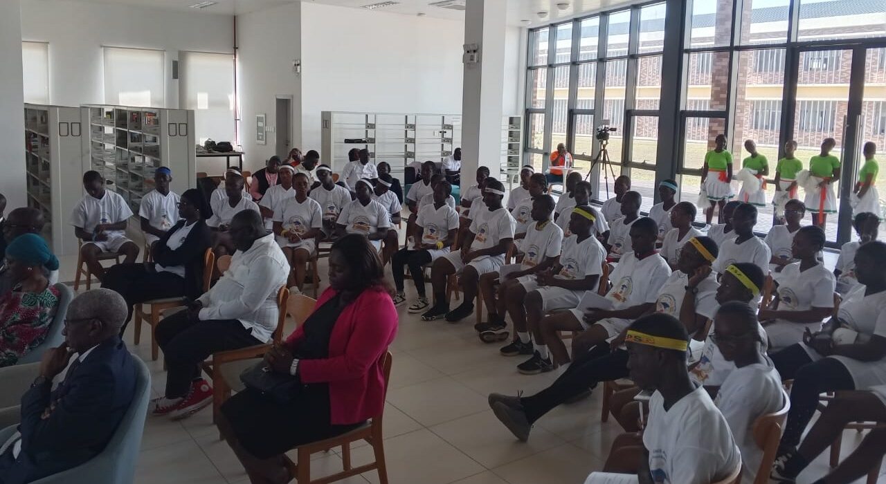 Grand-Bassam : l’ANP sensibilise les élèves du Lycée d’Excellence Alassane Ouattara à l’esprit critique face aux infox