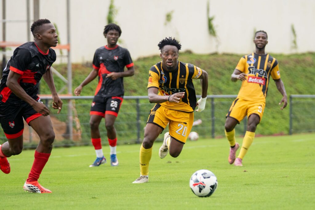 Pré-saison 2026-2027 : l'ASEC Mimosas s'impose 2-1 face à l'OFC Adiaké